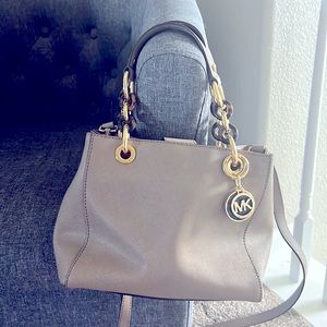 Like new Michael Kors dark tan purse. The perfect color & condition!